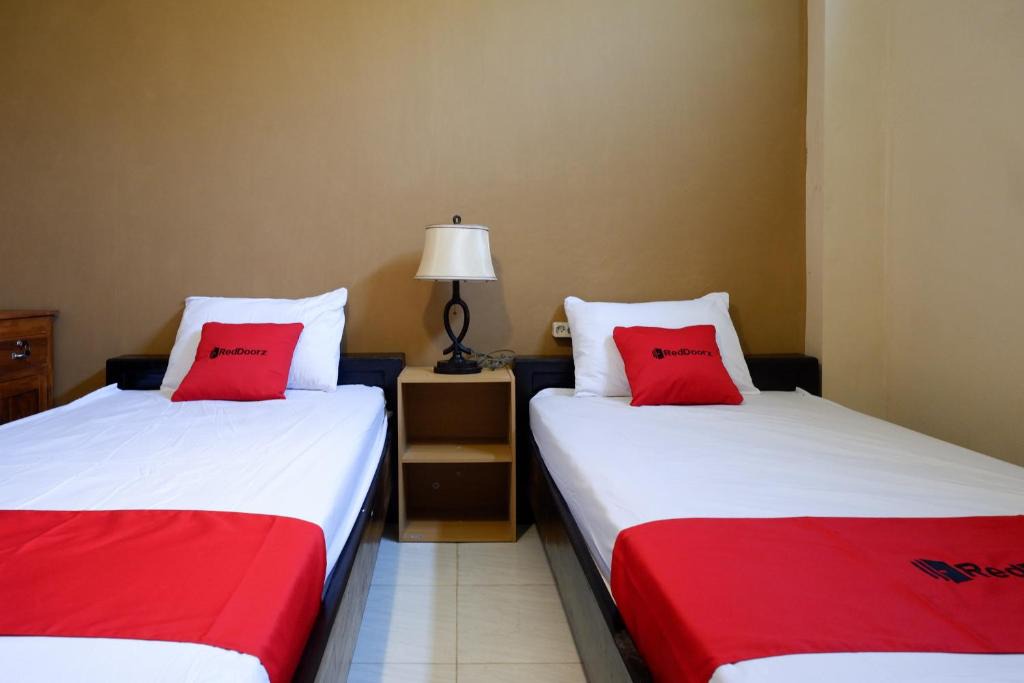 Banjarasri Hotel | RedDoorz At Telaga Mulya Hotel Wates