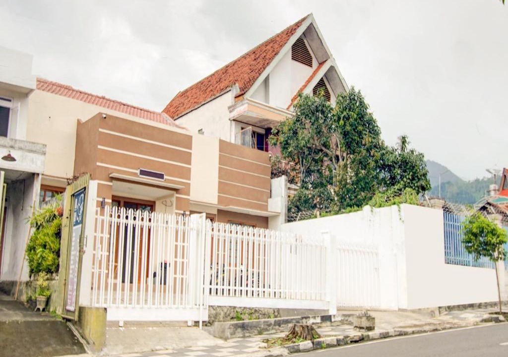 Ngaglik Hotel | RedDoorz at WR Supratman Batu