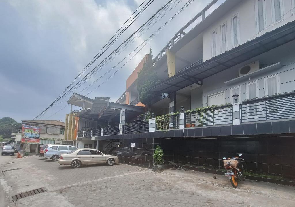 Ciloto Hotel | RedDoorz @ Hotel Arwana Safari Puncak