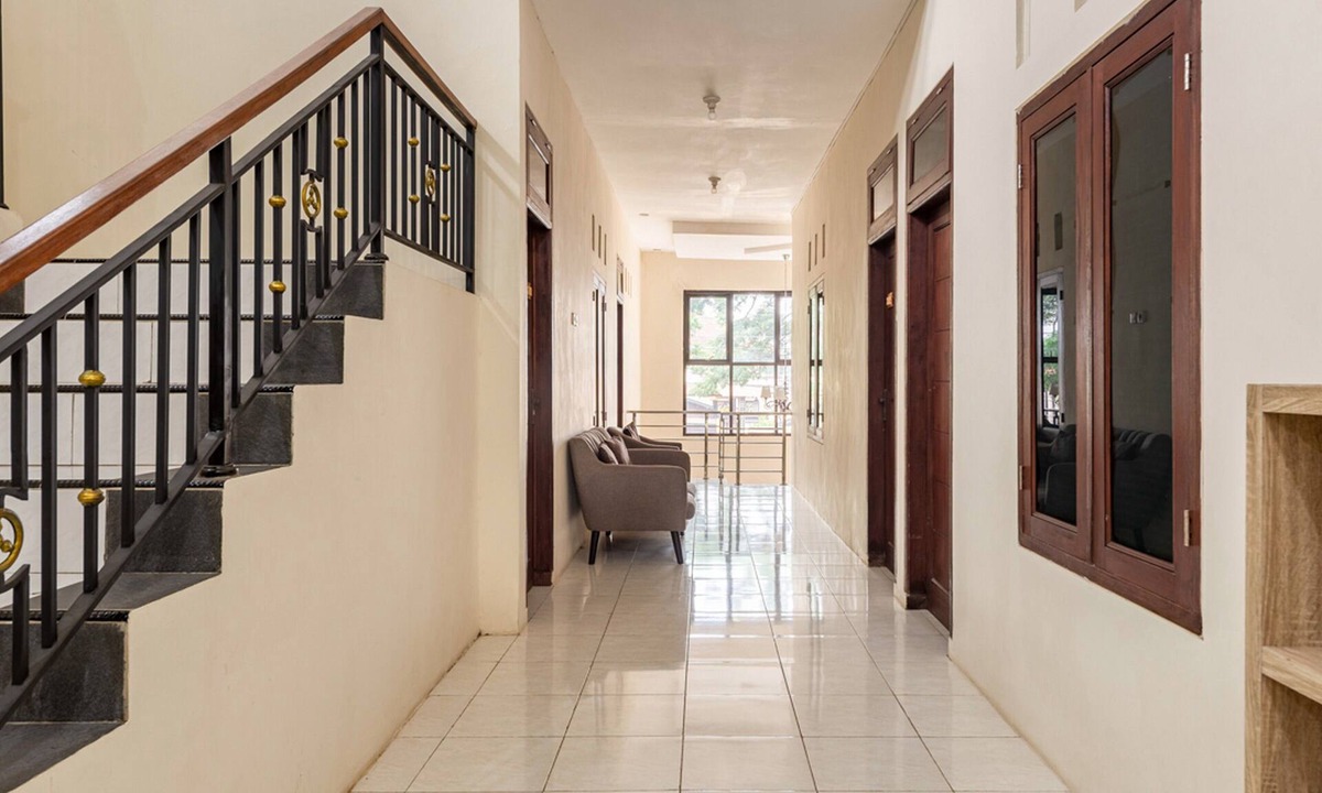 Beji Hotel | RedDoorz near Dino Park