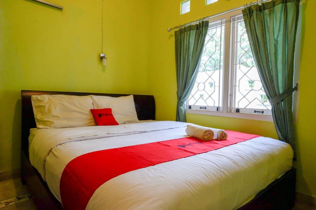 Depok Hotel | RedDoorz near Institut Pertanian Yogyakarta
