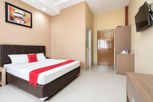 Samarinda Hotel | RedDoorz near Islamic Center Samarinda