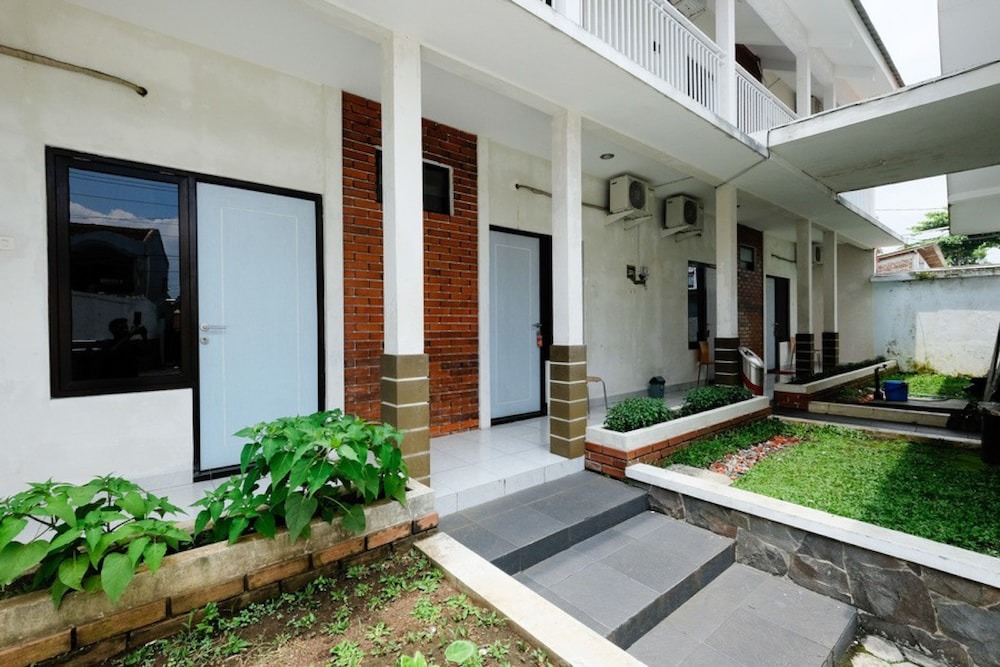 Purwokerto Hotel | RedDoorz Near Moro Mall Purwokerto