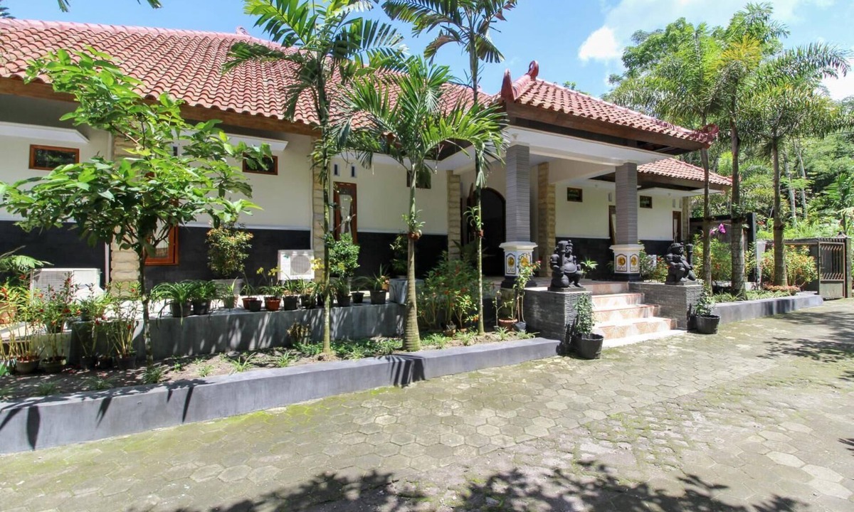 Pakem Hotel | RedDoorz near Museum Gunung Merapi