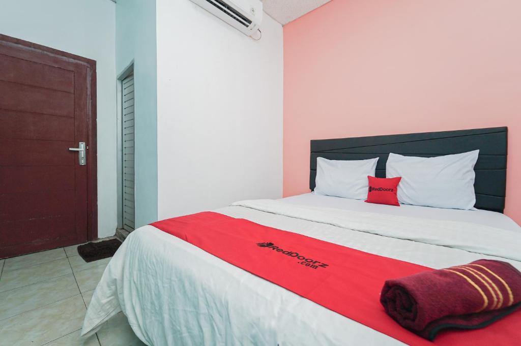 Johar Baru Hotel | RedDoorz near Universitas YARSI