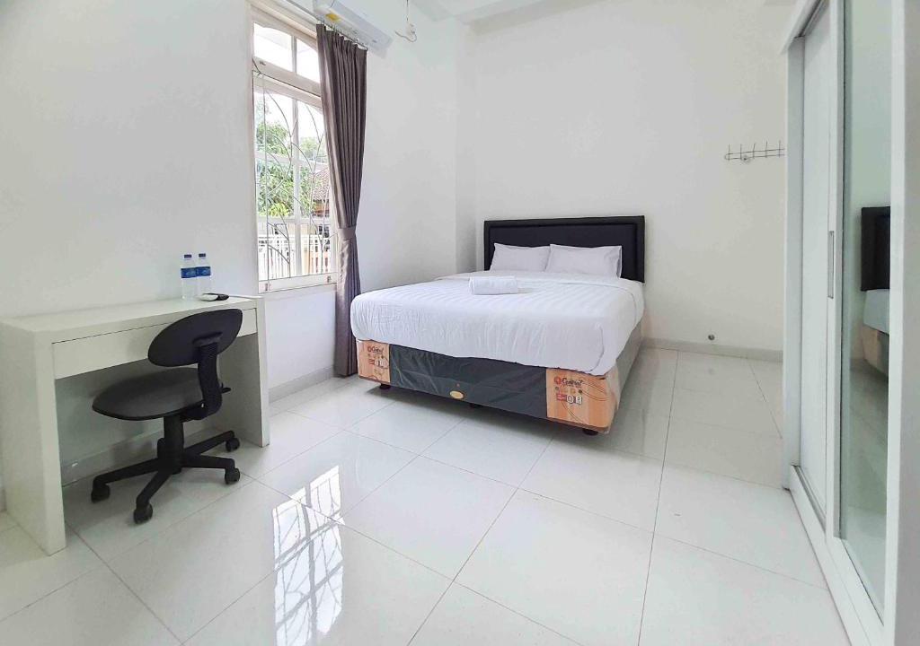 Sleman Hotel | RedDoorz Syariah at Jalan Godean