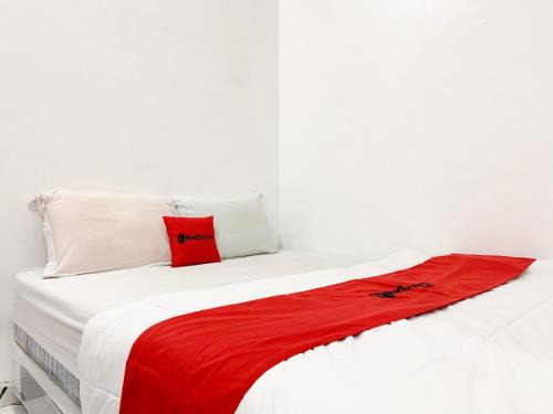 Sleman Hotel | RedDoorz Syariah at Mlati Yogyakarta