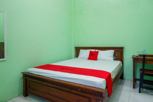 Mlati Hotel | RedDoorz Syariah near Monumen Jogja Kembali