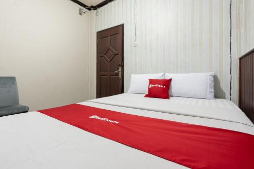 Samarinda Hotel | RedDoorz Syariah near Pasar Pagi Samarinda