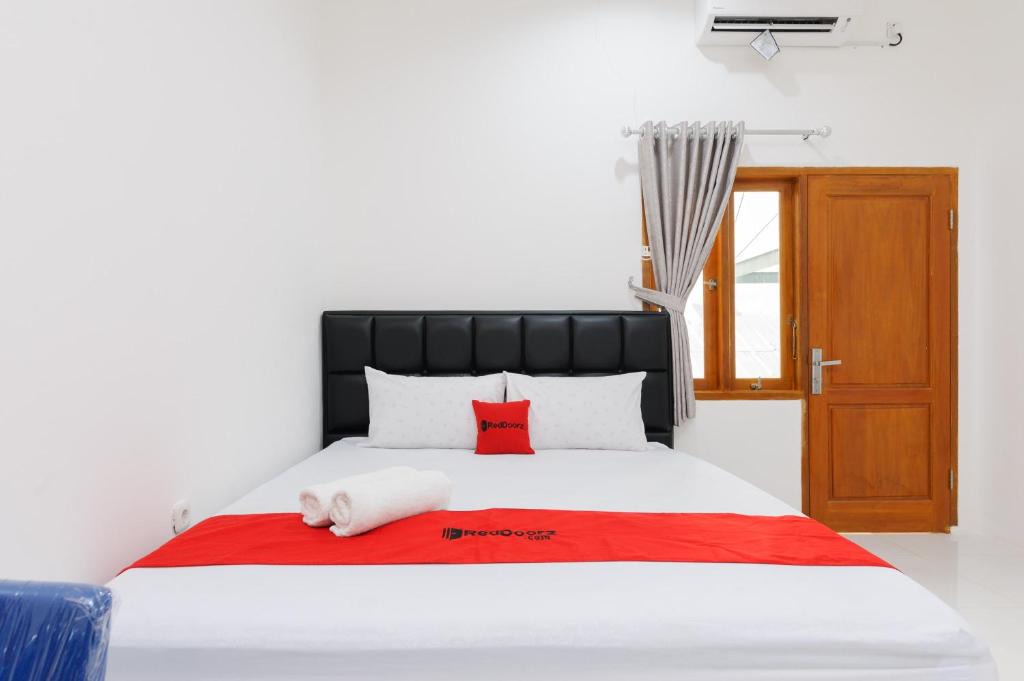 Jakarta Hotel | RedDoorz Syariah @ Sakura Hotel Duren Sawit
