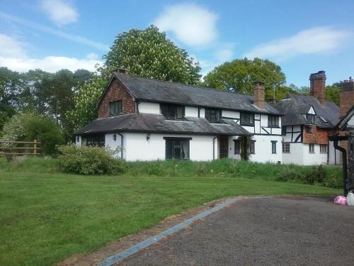 Pulborough House | Redlands cottage self check in!