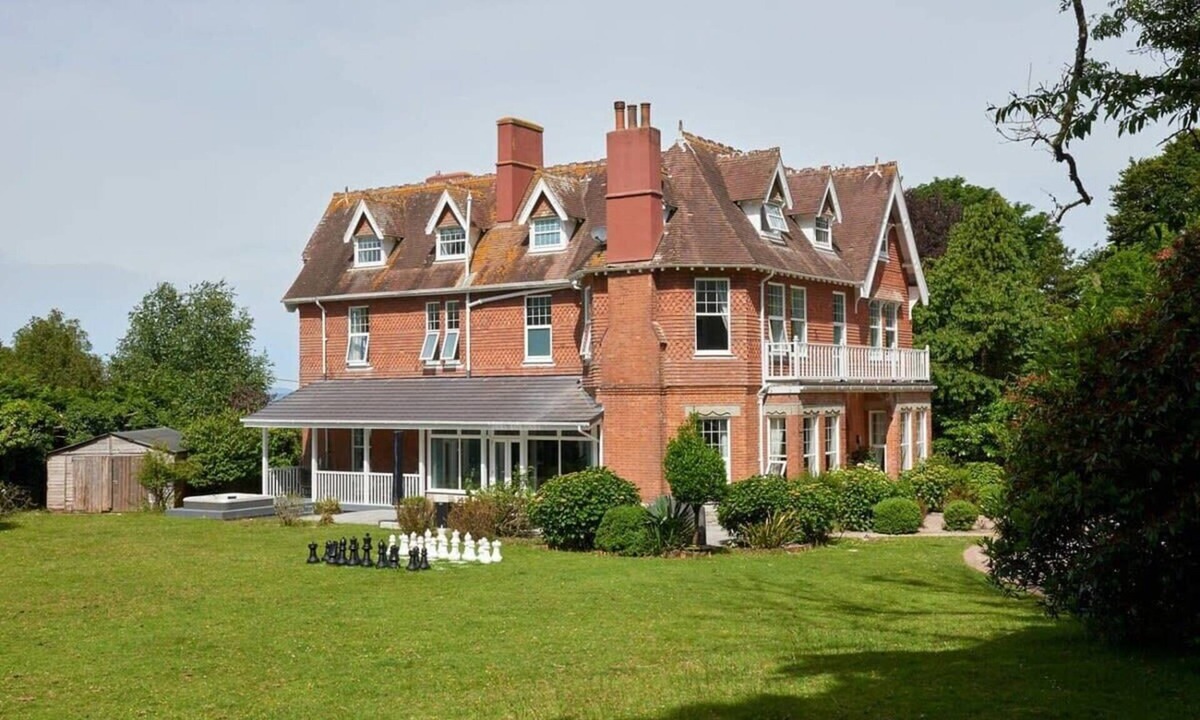 Clearbrook House | Redrock House Summary