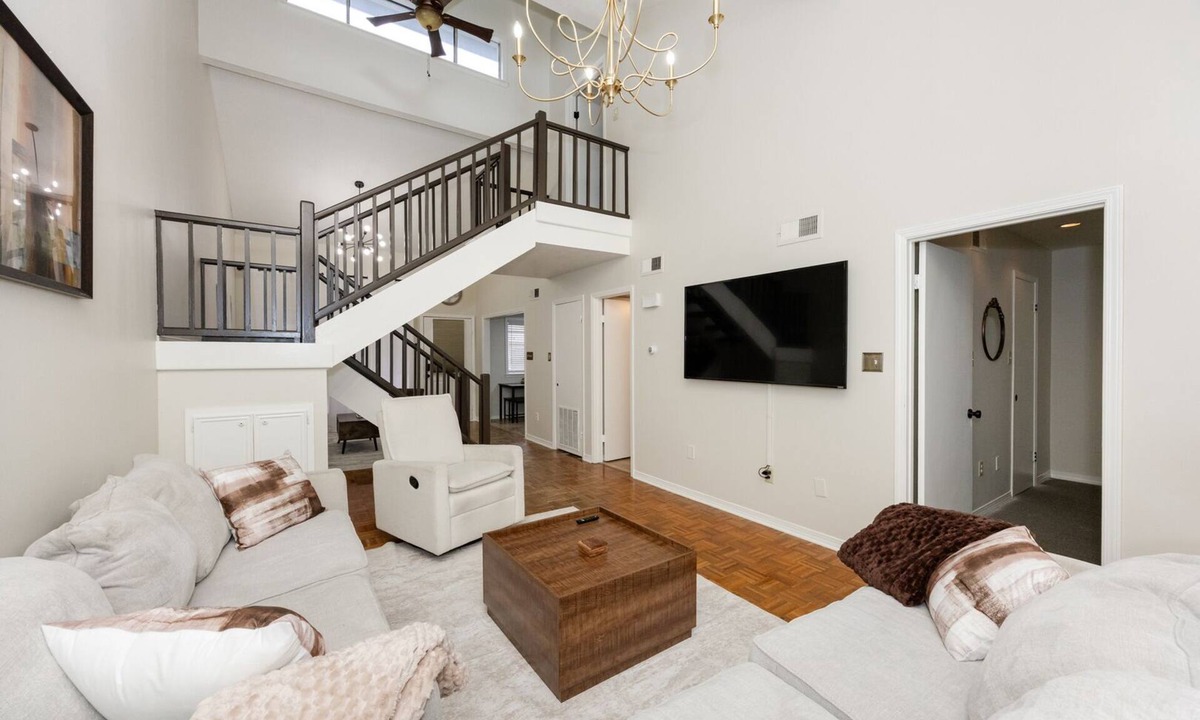 Highlands - Perkins House | Redstick Retreat-Beautiful home with yard near LSU