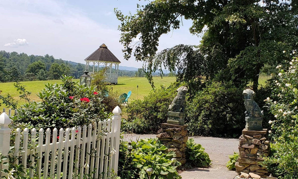 Hendersonville House | REDUCED WINTER RATES!