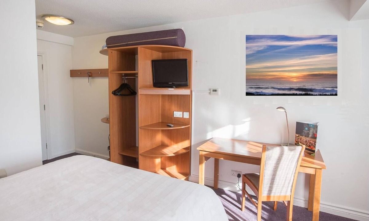 Shirley Hotel | Redwings Lodge Solihull