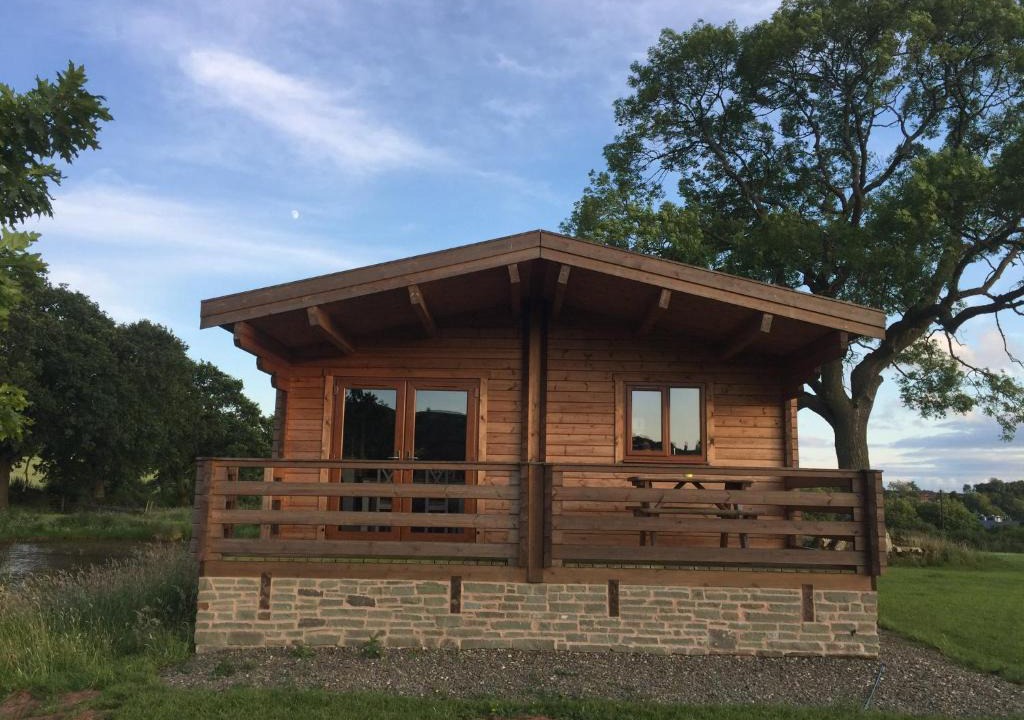 Farden Ski Chalet | RedWood Lodge