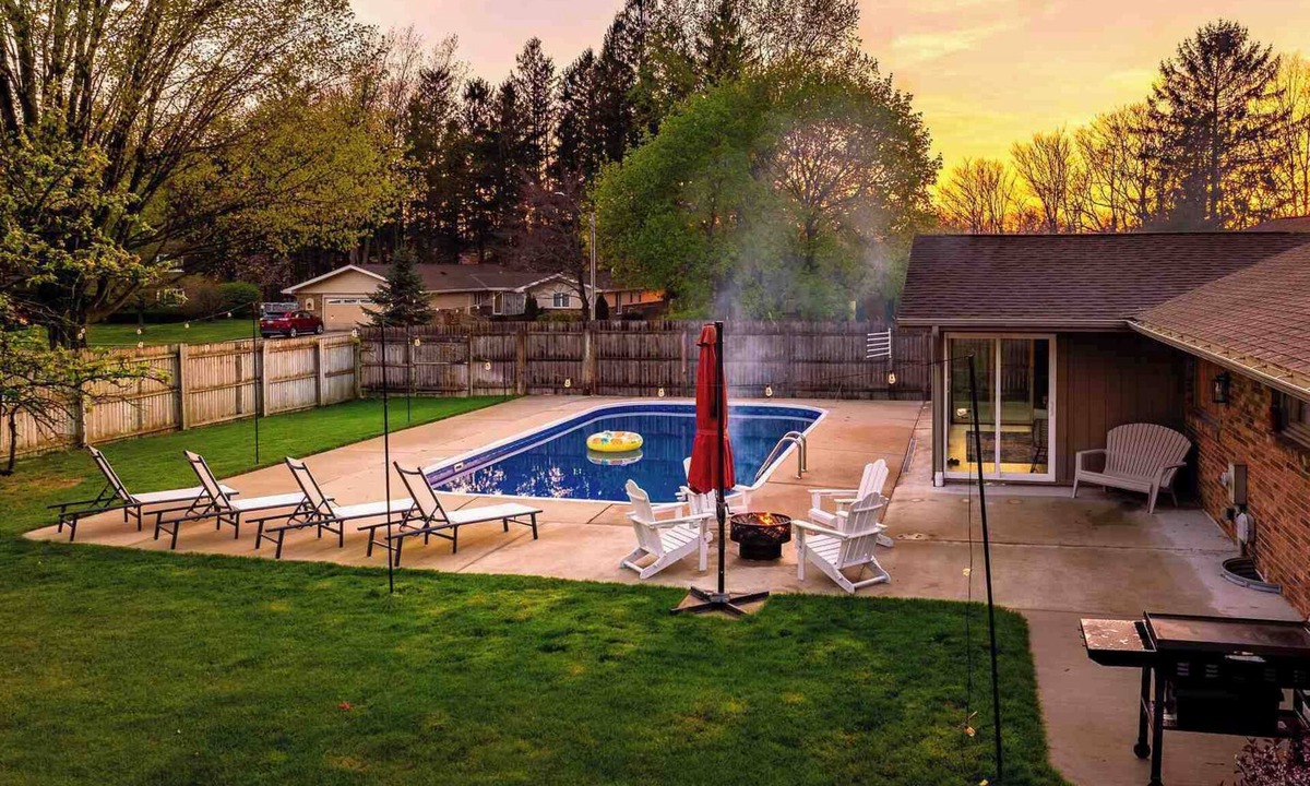 Stevensville House | Redwood Retreat | Pool | Fire-Pit | Wineries