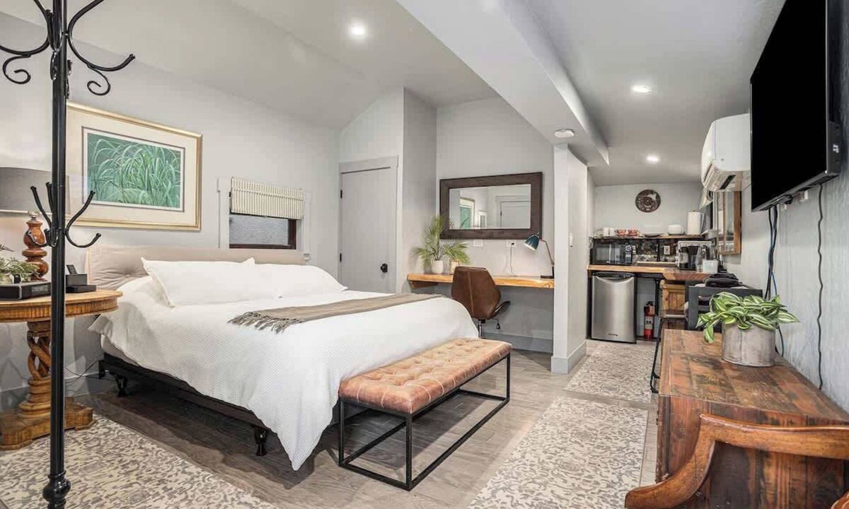 Upper Telegraph House | Redwood Room