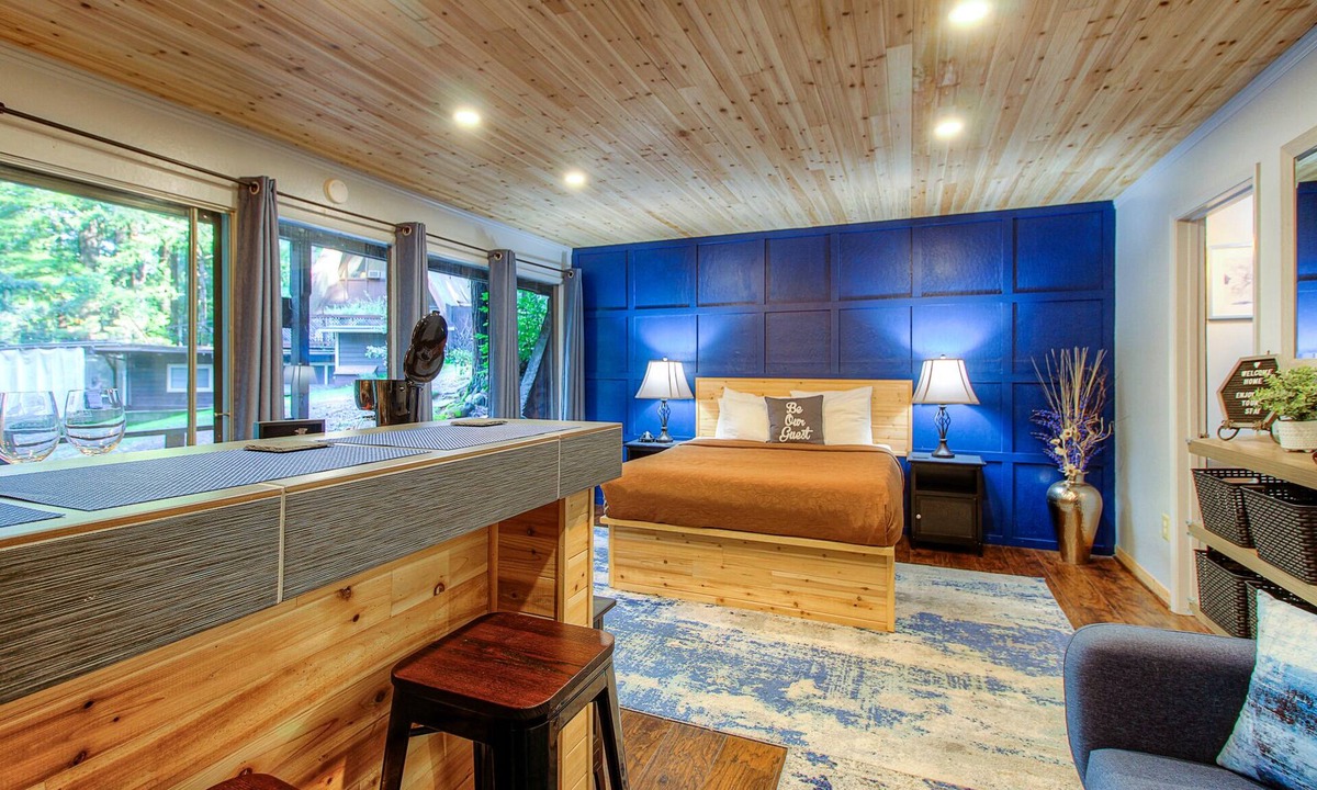 Piercy Apartment | Redwoods River Resort