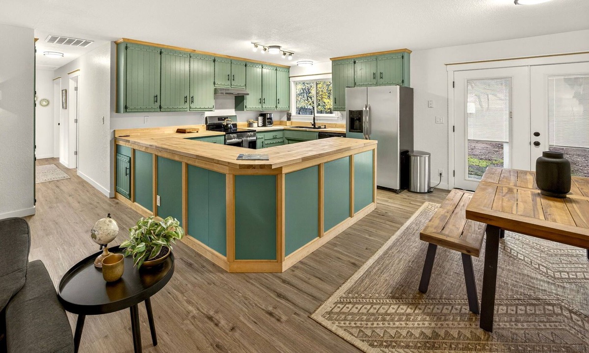 Cave Junction House | Redwoods Stopover by WanderLodges