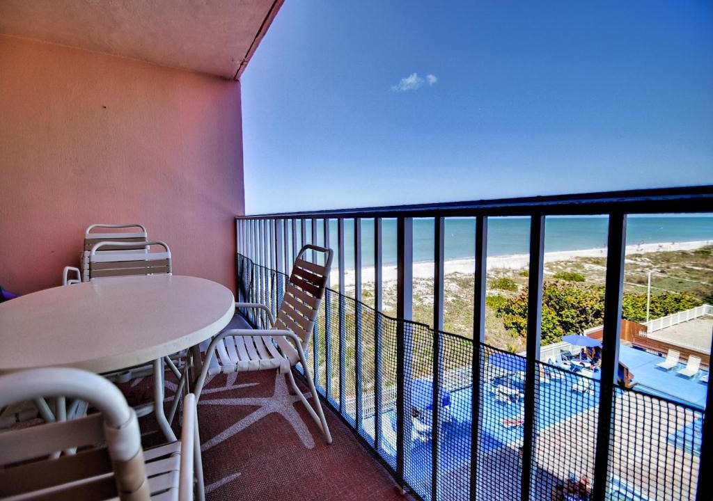 Indian Rocks Beach Apartment | Reef Club 301