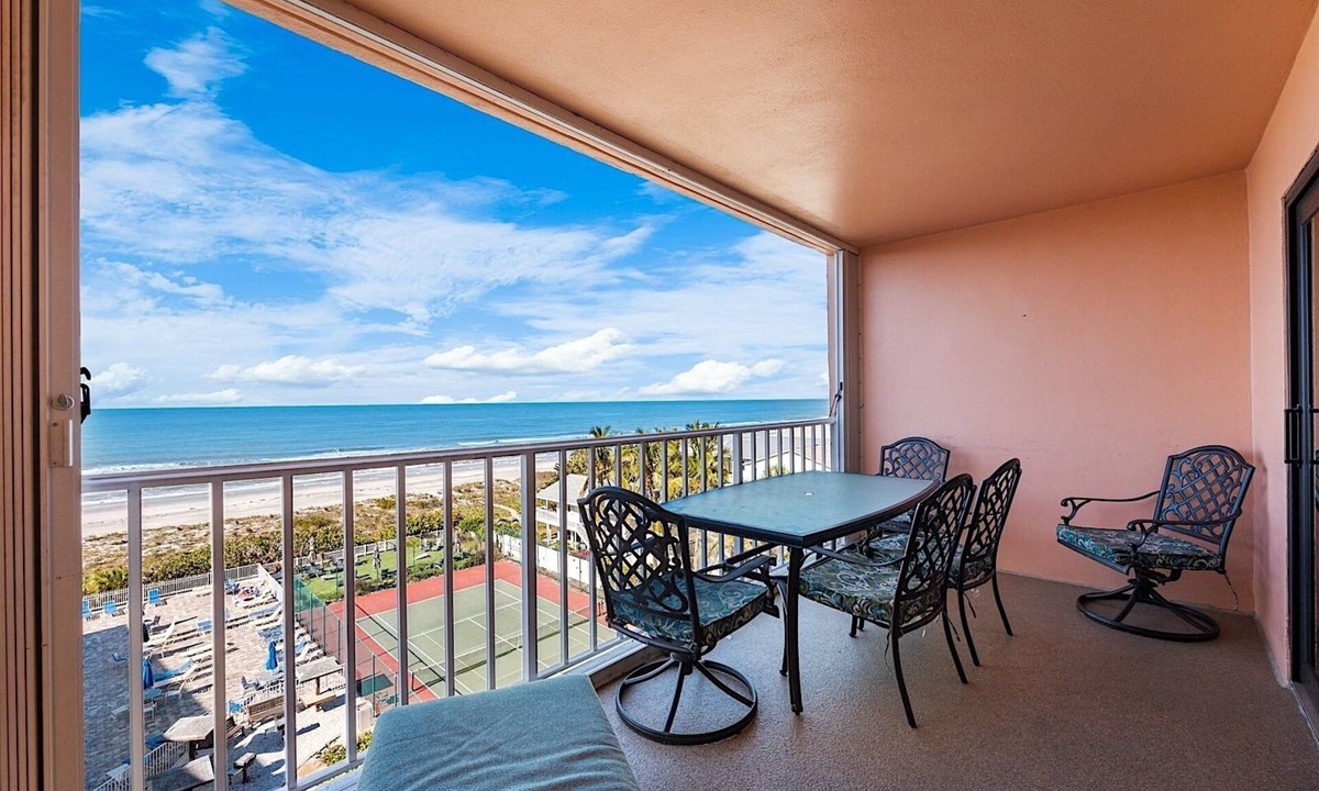 Indian Rocks Beach Condo | REEF CLUB Direct Ocean Views TOP FLOOR Sunsets 10% Dscnt week Great Restaurants