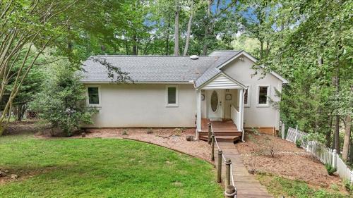 High Point House | Reel Relaxed - Lakefront w/Private Dock!