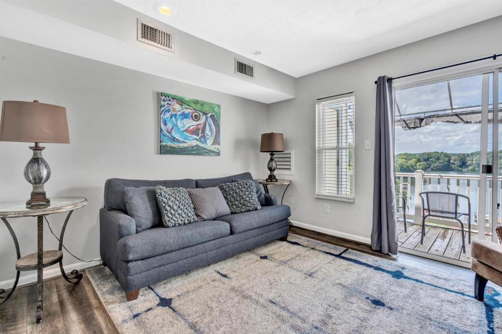 North Shore Apartment | Reel Simple