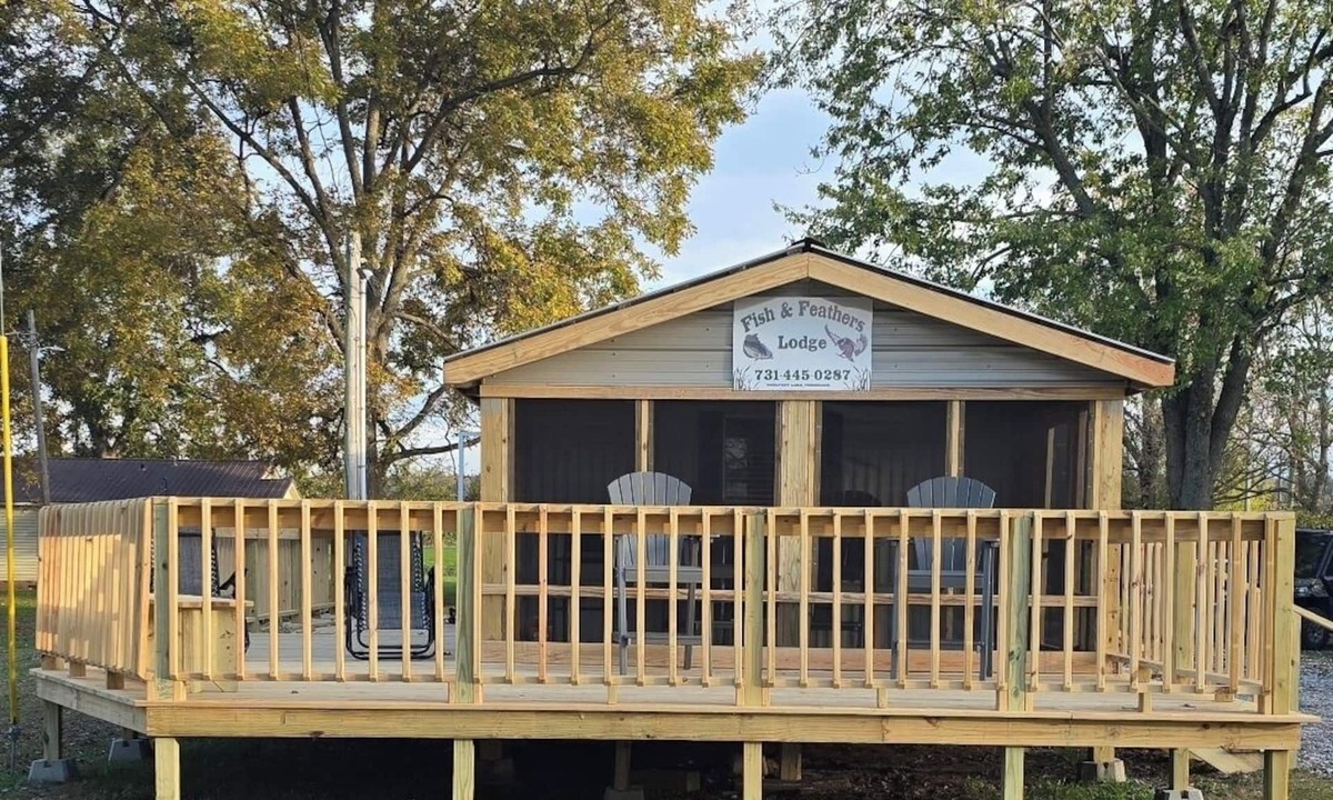 Hornbeak House | REELFOOT LAKE☆ Charming 2 BR Mobile home & adj. 1 BR cabin w/an awesome view!