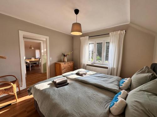 Kronsnest House | Reetdachkate am Deich