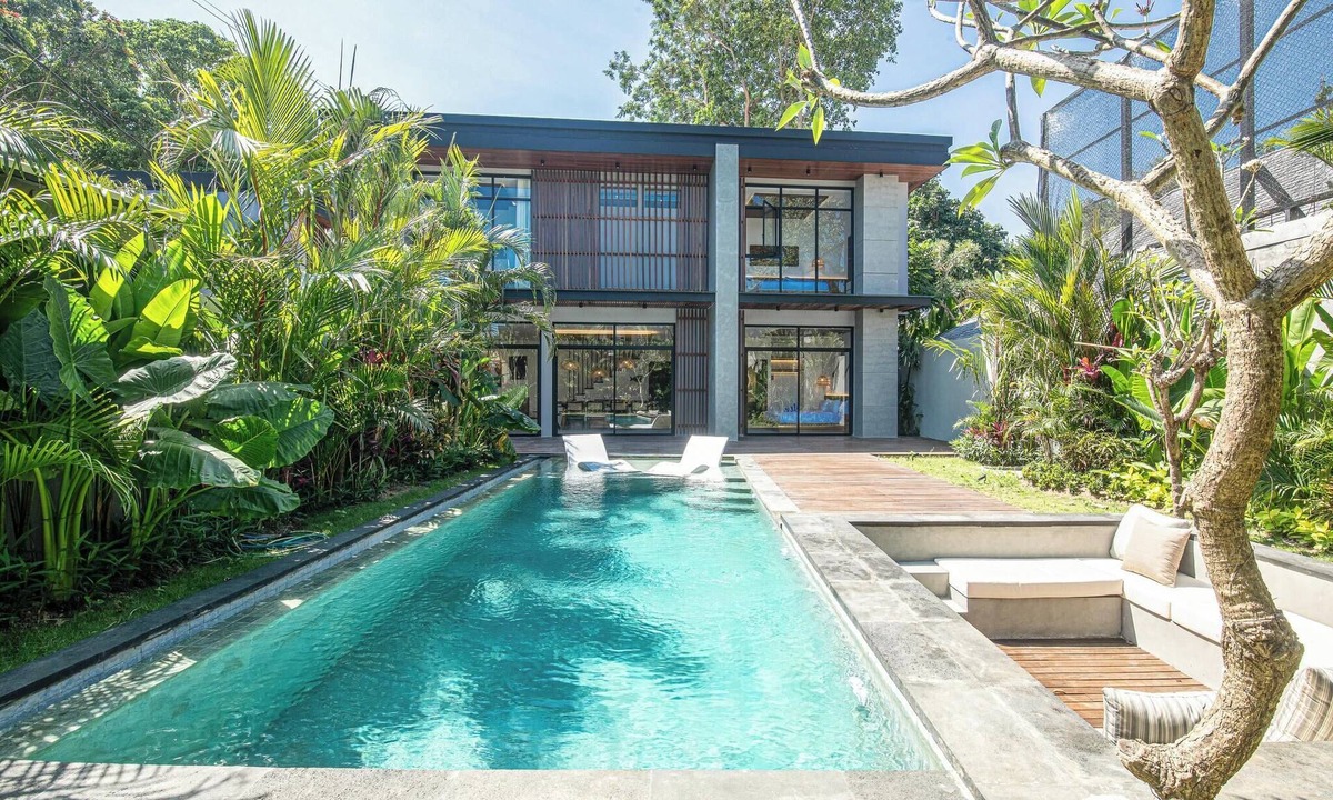 Batubelig House | Refined 5BR Contemporary Villa, 400m to the Beach