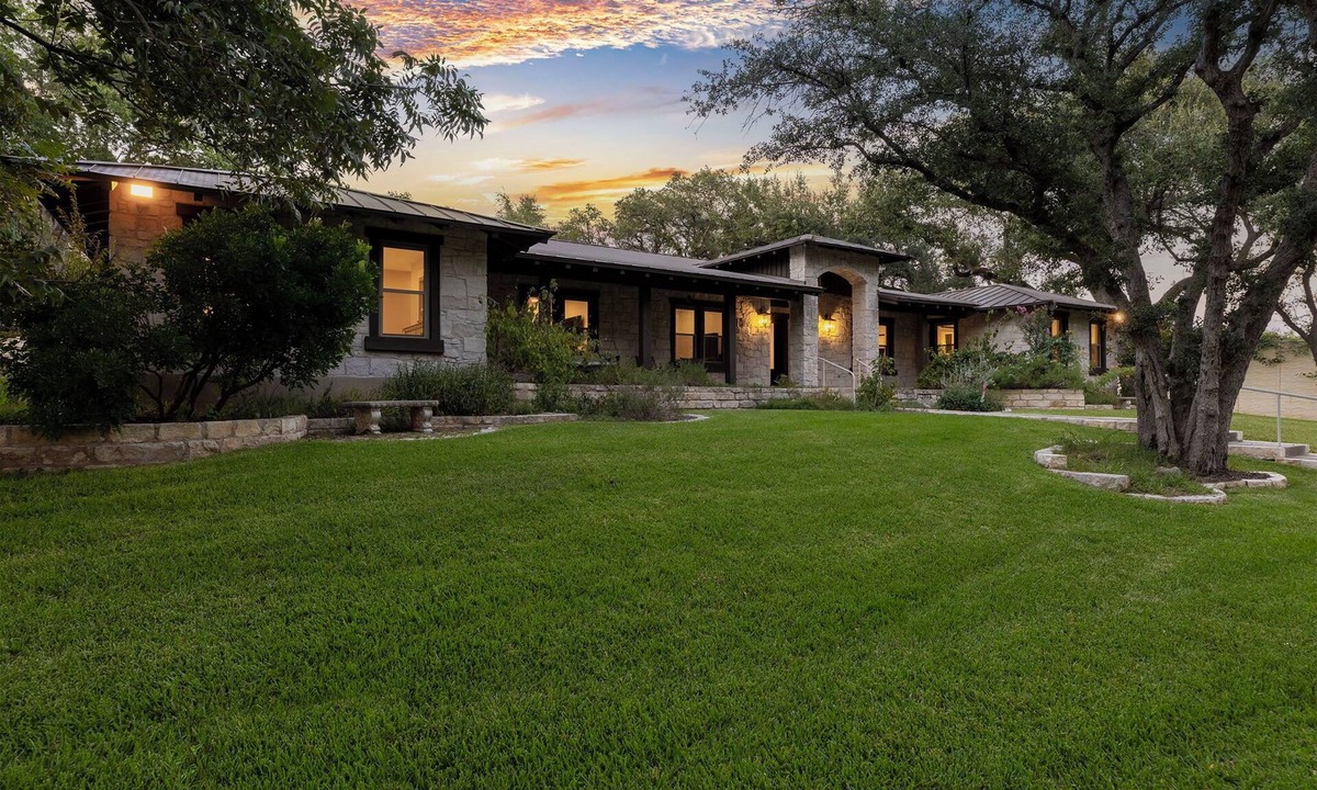 Brushy Creek House | Refined 7 acre park-like estate on Brushy Creek