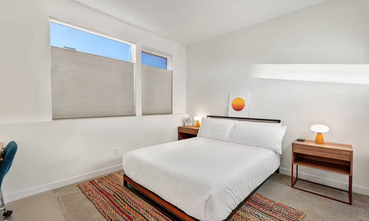 Stevens House | Refined Capitol Hill Townhome w/Views & Parking
