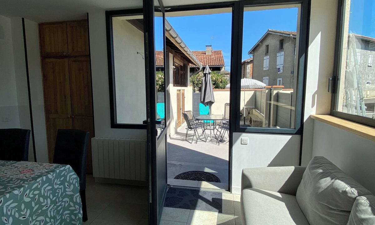 Lorp-Sentaraille Hotel | Refined village house