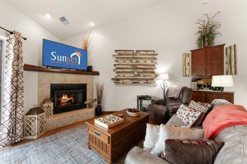 Hollister Apartment | Reflection Retreat condo