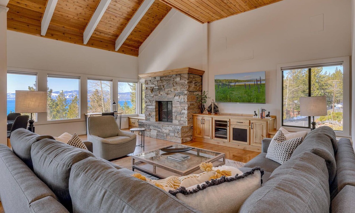 Lake Forest House | Reflections - Lakeview - TLUXP
