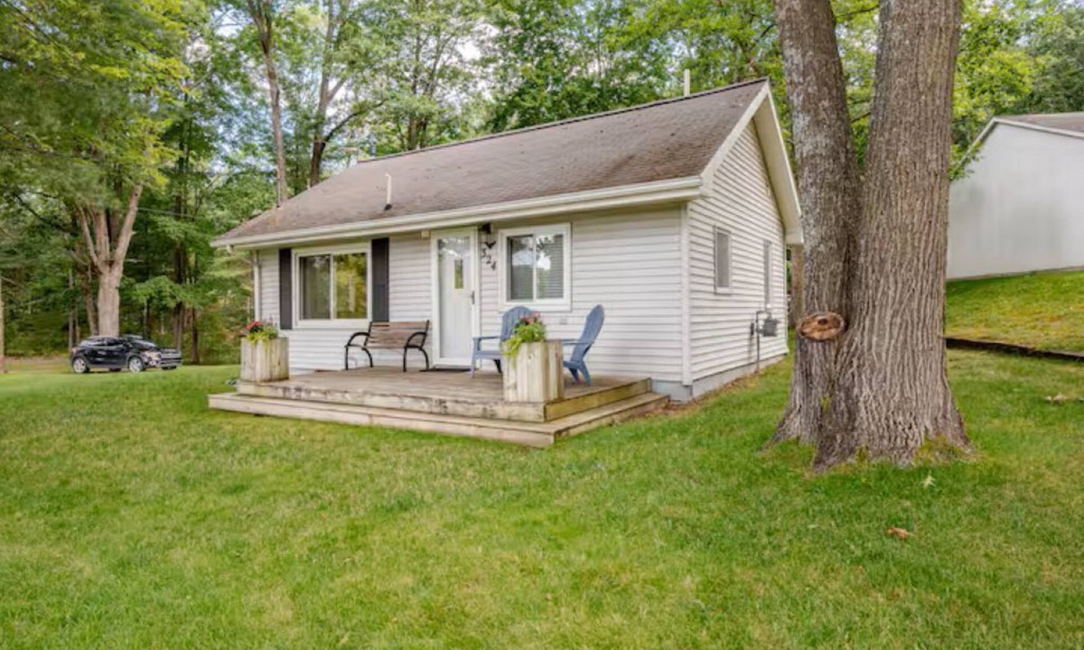 Mayfield Cottage | Reflections on Mirror Lake