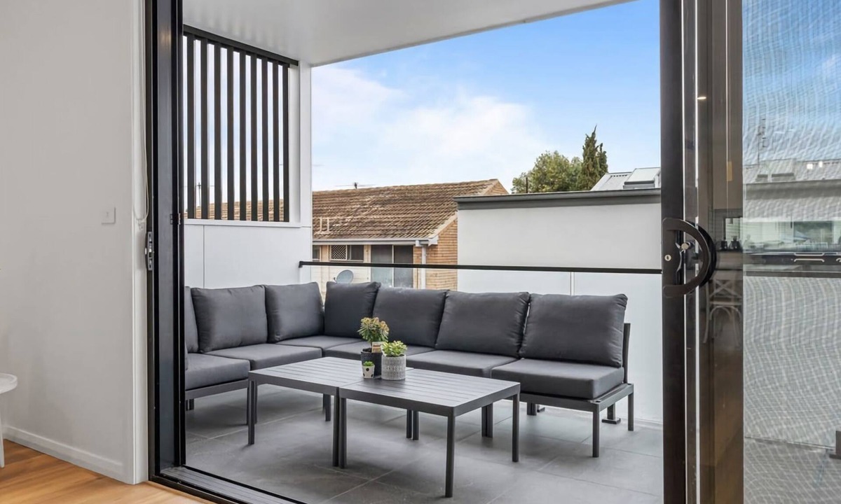 Speers Point House | Reflections on The Esplanade