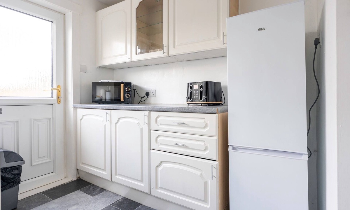 Bathgate Apartment | Refreshing Modern Apartment in Bathgate