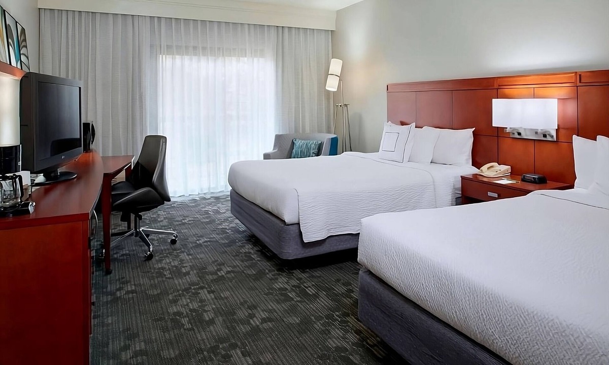 Waldron Hotel | Refreshing Stay, Convenient Pet-friendly Location! With Airport Shuttle!