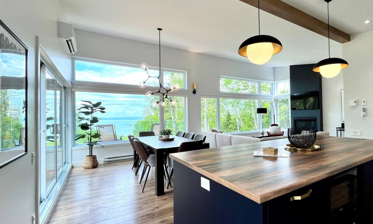 Les Eboulements Ski Chalet | Refuge 1: Hot Tub, Sauna & St. Lawrence Views