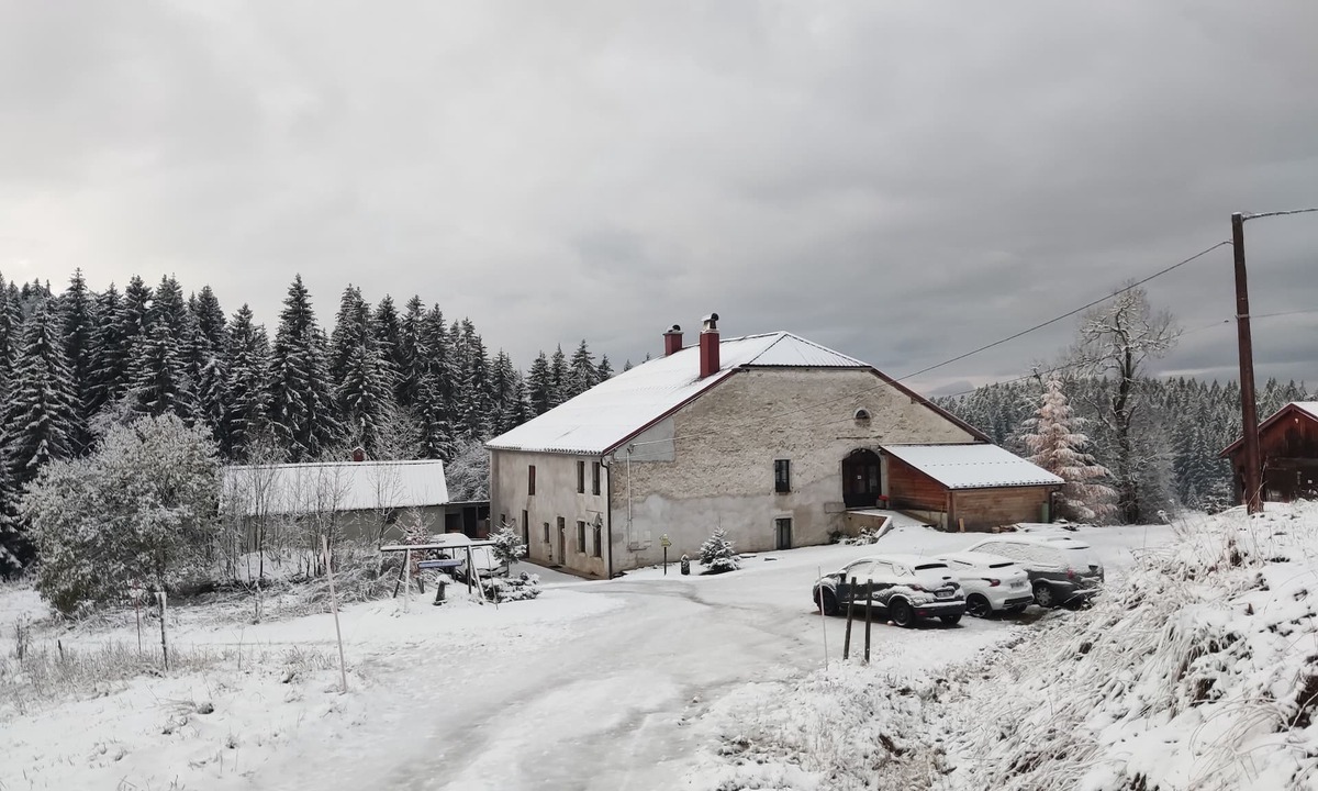 Les Moussieres Cottage | Refuge Sous La Joux - Gîte La Cahute