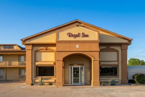 Coffeyville Hotel | Regal Inn Coffeyville KS US 169