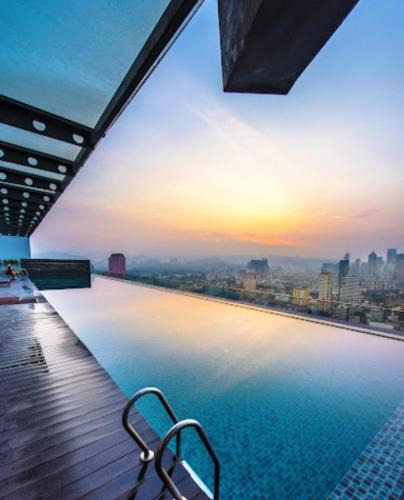 Chow Kit Hostel | Regalia Skypool KLCC