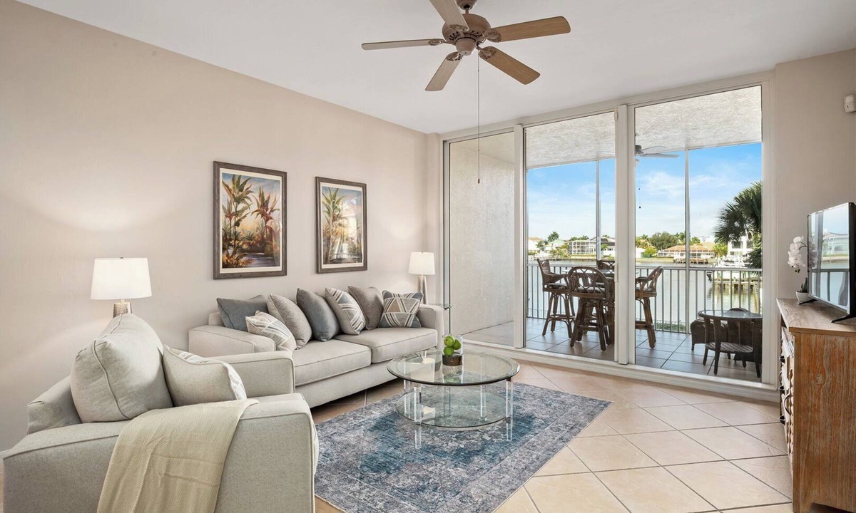 Vanderbilt Beach Condo | Regatta - William Raveis Rentals