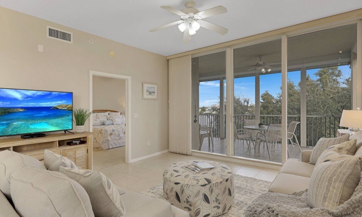 Vanderbilt Beach Condo | Regatta - William Raveis Rentals