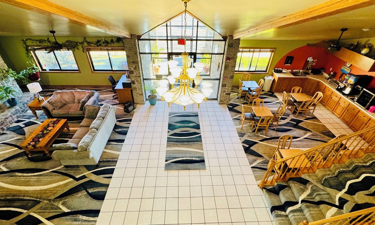 Stilwell Hotel | Regency Inn And Suites