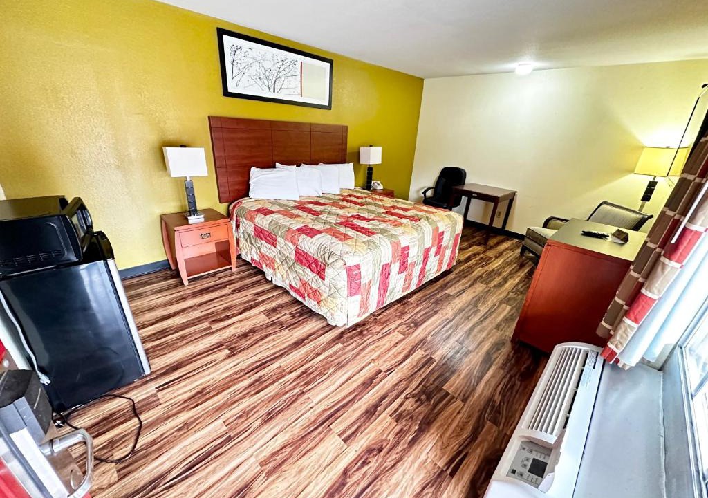 Iola Hotel | Regency Inn Iola