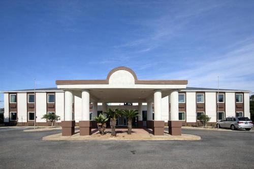 Milton Hotel | Regency Inn & Suites