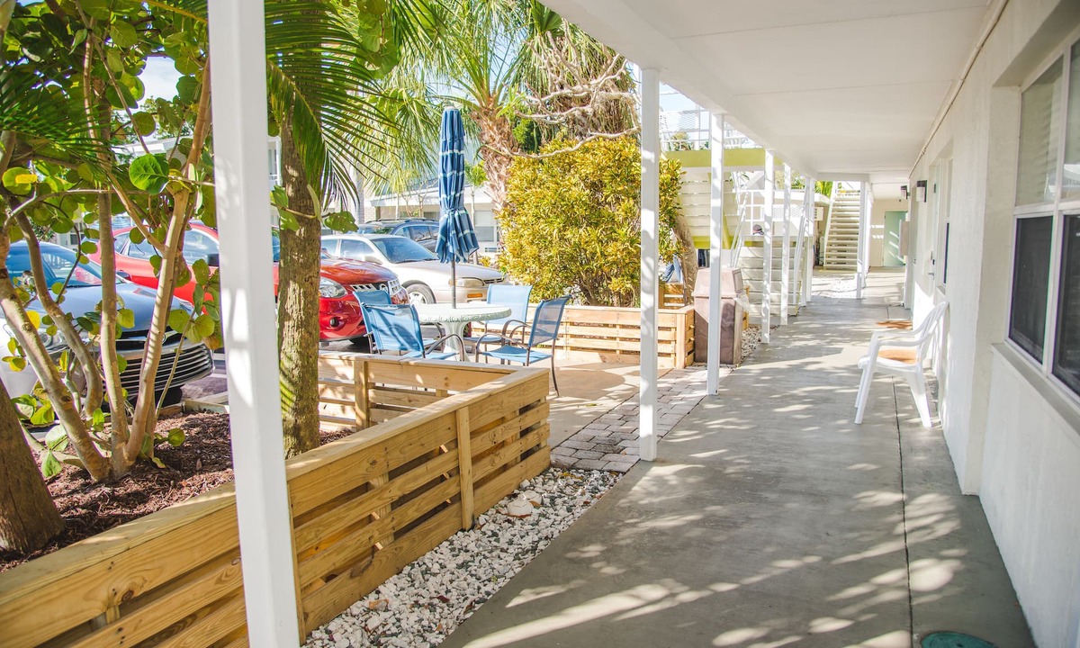 Indian Beach Sapphire Shores Hotel | Regency Inn & Suites